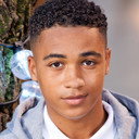 Theo Graham als Richie