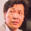 Wang Chung als Tiger Mansion Leader Jin Fen