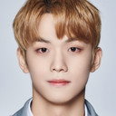 Yaron Qiu als Guan Ri-qing