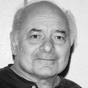 Burt Young als Curly