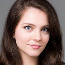Cecília Dassi als Mirella de Médici Siqueira
