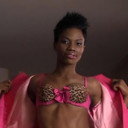 Régine Borno als Femme entourage Jonathan