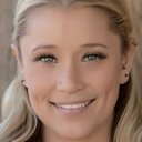 Kristen Renton als Laura