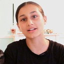 Alexa Ciminera als Tina