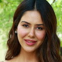 Sonam Bajwa als Zara Akhtar