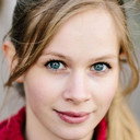 Emilia Bernsdorf als Laura Breiler