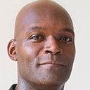 Esau Pritchett als Todd