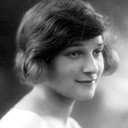 Ann Trevor als Nan, the maid