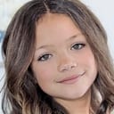 Keira Hairston als Young Izzy (voice)