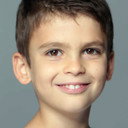 Gabriel Pavie als Simon, foster child