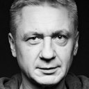 Piotr Urbaniak als "kapral" Bidak, członek obstawy pułkownika Kwiatkowskiego
