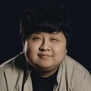 Jiakai Li als Officer Zhao (voice)