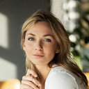 Jil Funke als Angelina