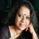 Maya Suresh als Hostel warden