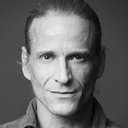 Jonas Malmsjö als Peter