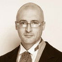 Aku Laitinen als Chef Pig