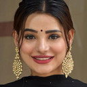 Anushka Srivastava als Sana