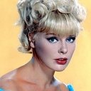 Elke Sommer als Magdalene Kruschen