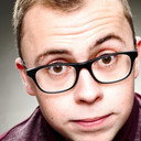 Joe Tracini als Victor