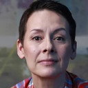 Amanda Naughton als Betty Roberts