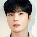 Jeon Hyeong Min als Lee Jung-hoon
