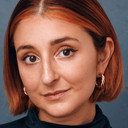 Alise Morales als Avery Menendez