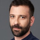Daniel Neuman als López