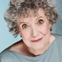 Jill Frappier als Mrs. Shouldice