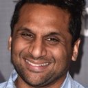 Ravi Patel als Dr. Desai