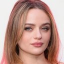 Joey King als Elle Evans