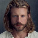 Taylor Napier als Pastor Taylor