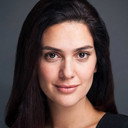 Bergüzar Korel als Azize
