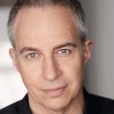 Jay Karnes als Chancellor Franklin Murphy