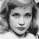 Sylvia Syms als Mrs. Ransome
