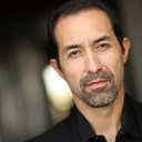 Juan Corrigan als Barber Shop Owner