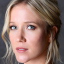 Jessy Schram als Tracy