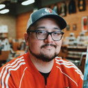 Yehudi Mercado als Store Clerk