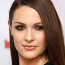 Anna Passey als Sasha