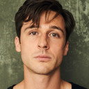 Theodore Newton als Scott Baxter