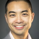 Alexander Wong als Cop