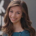 Molly Chiffer als Sarah