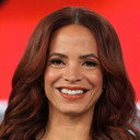 Elle Duncan als News Reporter