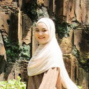 Erly Rika Wardani als Tini