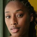 Sophia Brown als Éile / The Lark