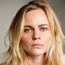 Kara Edenberg als Yvonne