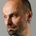 Jarmo Lampela als Lauluääni porraskäytävässä (voice) (as Toni Clifton)