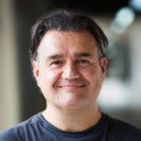 Daniel Dulac als Gardiens au salon funéraire