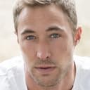 Kyle Lowder als Travis Hunter