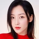 Hu Xue'er als Shirley Yang