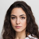 Aslı Melisa Uzun als Özlem